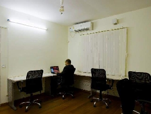  CoWorkingofficespacefortheteamof4to6seater